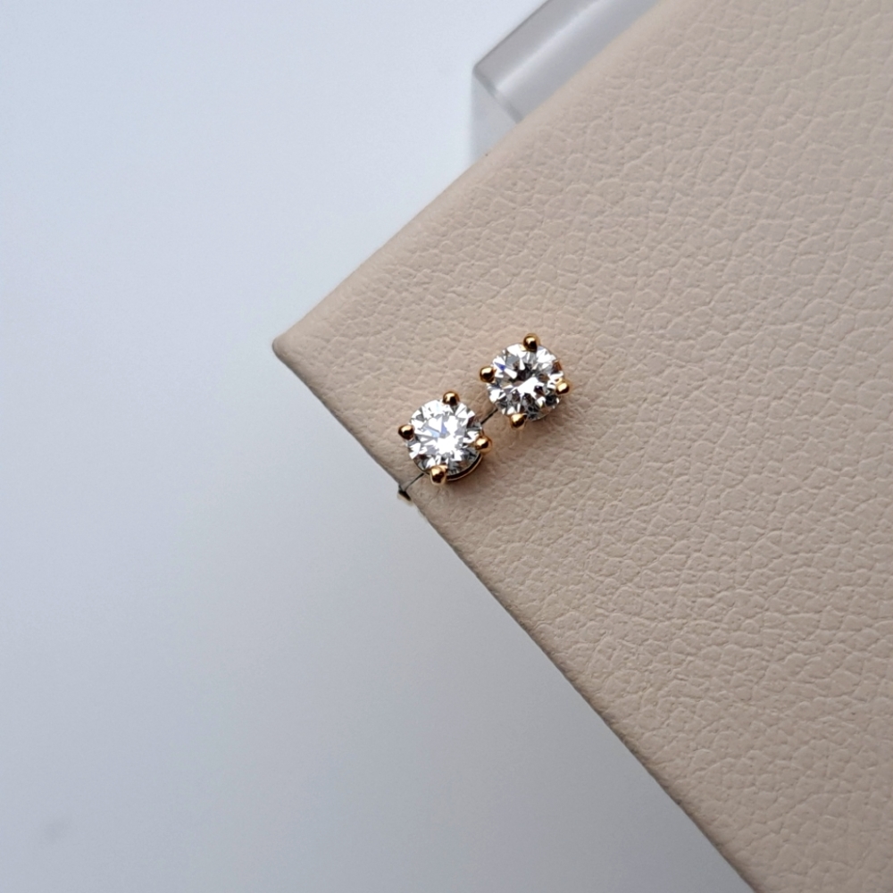 lab grown diamond stud earrings in 14k solid gold